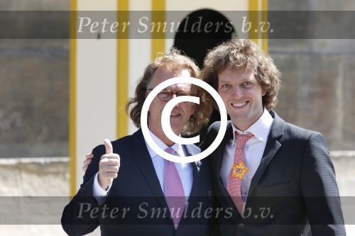 Amsterdam, 29 April 2013
Vertrek Kon. familie vanuit Paleis op de Dam naar het diner in het Rijksmuseum
Andre Rieu met zijn zoon Pierre Rieu
Foto Peter Smulders BV