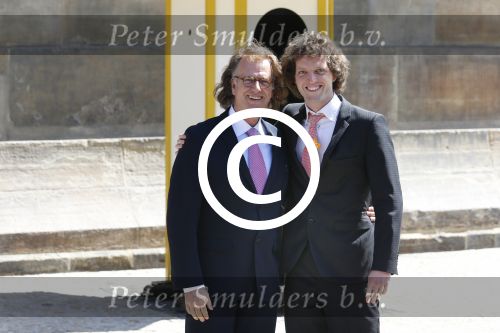 Amsterdam, 29 April 2013
Vertrek Kon. familie vanuit Paleis op de Dam naar het diner in het Rijksmuseum
Andre Rieu met zijn zoon Pierre Rieu
Foto Peter Smulders BV