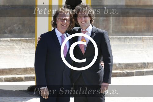 Amsterdam, 29 April 2013
Vertrek Kon. familie vanuit Paleis op de Dam naar het diner in het Rijksmuseum
Andre Rieu met zijn zoon Pierre Rieu
Foto Peter Smulders BV