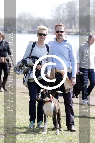 Busloo Apeldoorn 21 april 2013
Royal Canin organiseert grootste wandeltocht voor hond voor stichting Hulphond. Ambassadrices Anita Witzier Anouk Smulders en Martin Gaus lopen ook mee. Anita met haar vriend Michel
Peter Smulders bv