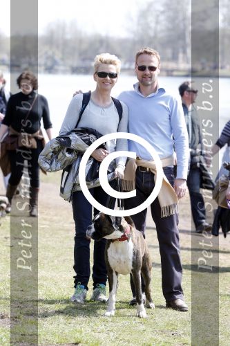 Busloo Apeldoorn 21 april 2013
Royal Canin organiseert grootste wandeltocht voor hond voor stichting Hulphond. Ambassadrices Anita Witzier Anouk Smulders en Martin Gaus lopen ook mee. Anita met haar vriend Michel
Peter Smulders bv