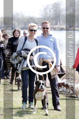 Busloo Apeldoorn 21 april 2013
Royal Canin organiseert grootste wandeltocht voor hond voor stichting Hulphond. Ambassadrices Anita Witzier Anouk Smulders en Martin Gaus lopen ook mee. Anita met haar vriend Michel
Peter Smulders bv