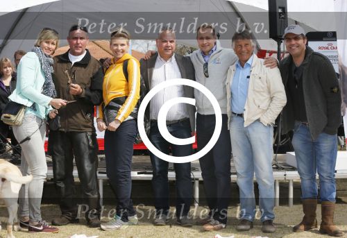 Busloo Apeldoorn 21 april 2013
Royal Canin organiseert grootste wandeltocht voor hond voor stichting Hulphond. Ambassadrices Anita Witzier Anouk Smulders en Martin Gaus lopen ook mee.
Peter Smulders bv