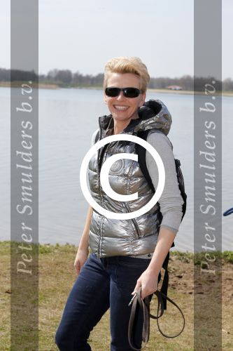 Busloo Apeldoorn 21 april 2013
Royal Canin organiseert grootste wandeltocht voor hond voor stichting Hulphond. Ambassadrices Anita Witzier Anouk Smulders en Martin Gaus lopen ook mee.
Peter Smulders bv