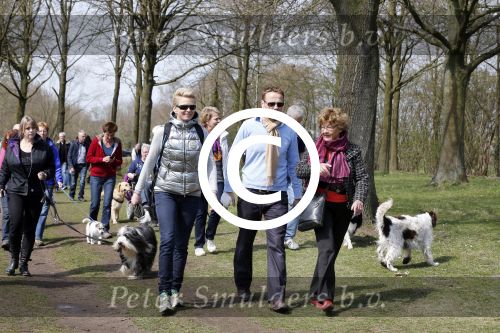Busloo Apeldoorn 21 april 2013
Royal Canin organiseert grootste wandeltocht voor hond voor stichting Hulphond. Ambassadrices Anita Witzier Anouk Smulders en Martin Gaus lopen ook mee.
Peter Smulders bv