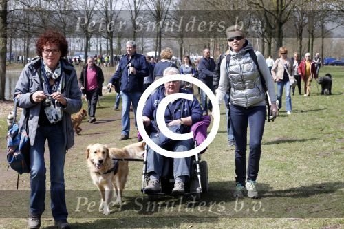 Busloo Apeldoorn 21 april 2013
Royal Canin organiseert grootste wandeltocht voor hond voor stichting Hulphond. Ambassadrices Anita Witzier Anouk Smulders en Martin Gaus lopen ook mee.
Peter Smulders bv