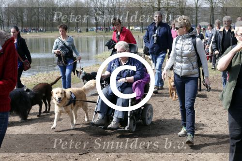 Busloo Apeldoorn 21 april 2013
Royal Canin organiseert grootste wandeltocht voor hond voor stichting Hulphond. Ambassadrices Anita Witzier Anouk Smulders en Martin Gaus lopen ook mee.
Peter Smulders bv
