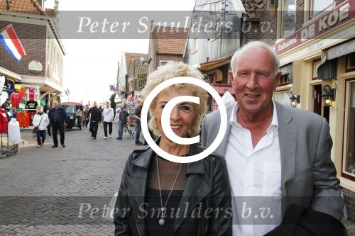 Volendam 22 april 2013
Linda de Mol reikt de eerse l Homo uit aan Johannes Rypma die op de cover staat. De presentatie was in hotel Spaander. Anny Schilder met een goede vriend
Peter Smulders bv