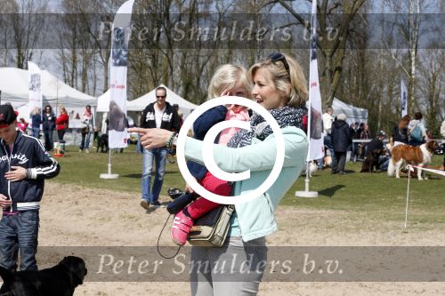 Busloo Apeldoorn 21 april 2013
Royal Canin organiseert grootste wandeltocht voor hond voor stichting Hulphond. Ambassadrices Anita Witzier Anouk Smulders en Martin Gaus lopen ook mee.
Peter Smulders bv