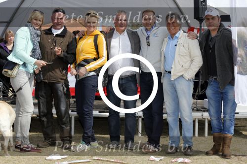 Busloo Apeldoorn 21 april 2013
Royal Canin organiseert grootste wandeltocht voor hond voor stichting Hulphond. Ambassadrices Anita Witzier Anouk Smulders en Martin Gaus lopen ook mee.
Peter Smulders bv