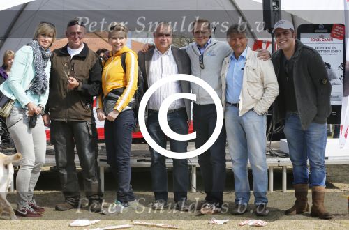 Busloo Apeldoorn 21 april 2013
Royal Canin organiseert grootste wandeltocht voor hond voor stichting Hulphond. Ambassadrices Anita Witzier Anouk Smulders en Martin Gaus lopen ook mee.
Peter Smulders bv