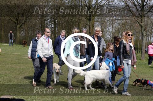 Busloo Apeldoorn 21 april 2013
Royal Canin organiseert grootste wandeltocht voor hond voor stichting Hulphond. Ambassadrices Anita Witzier Anouk Smulders en Martin Gaus lopen ook mee.
Peter Smulders bv
