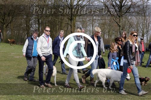 Busloo Apeldoorn 21 april 2013
Royal Canin organiseert grootste wandeltocht voor hond voor stichting Hulphond. Ambassadrices Anita Witzier Anouk Smulders en Martin Gaus lopen ook mee.
Peter Smulders bv