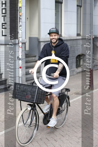 Amsterdam 28 april 2013
Arie Boomsma op de fiets in amsterdam.
Peter Smulders bv