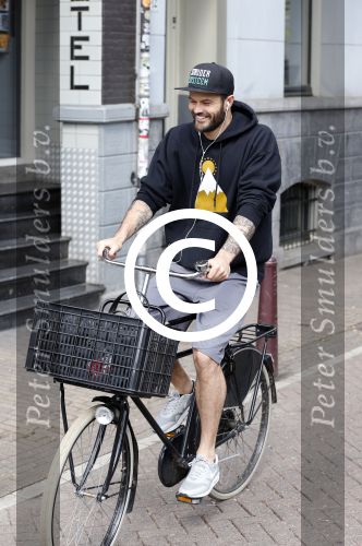 Amsterdam 28 april 2013
Arie Boomsma op de fiets in amsterdam.
Peter Smulders bv