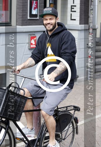 Amsterdam 28 april 2013
Arie Boomsma op de fiets in amsterdam.
Peter Smulders bv