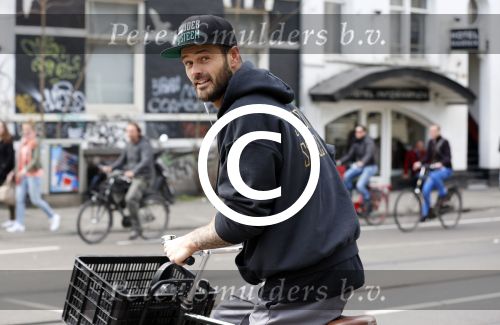 Amsterdam 28 april 2013
Arie Boomsma op de fiets in amsterdam.
Peter Smulders bv