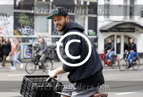 Amsterdam 28 april 2013
Arie Boomsma op de fiets in amsterdam.
Peter Smulders bv