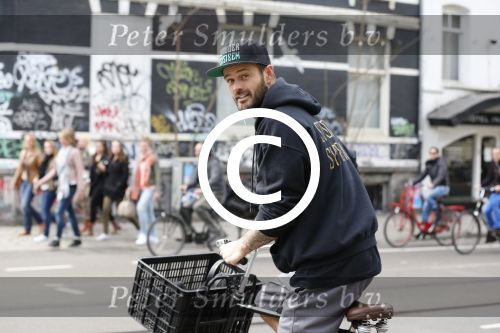 Amsterdam 28 april 2013
Arie Boomsma op de fiets in amsterdam.
Peter Smulders bv