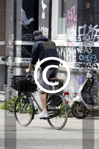 Amsterdam 28 april 2013
Arie Boomsma op de fiets in amsterdam.
Peter Smulders bv