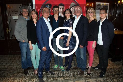 Amsterdam 13 mei 2013
Presentatie cast baantjer met oa Peter Tuinman - Rechercheur De Cock
Mike Weerts - Adjudant Vledder
Peter Rï¿½mer - Commissaris Buitendam
Miryanna van Reeden - Theaterdirectrice
Alexandra Alphenaar - Zangeres
Tom Afman - Geluidstechnicus
Sophie van Oers - Theaterbezoekster
Evert van der Meulen - Theatertechnicus
Peter Smulders bv