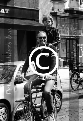 Amsterdam 27 april 2013
Bart v Trojen met zoon op fiets.
Peter Smulders bv