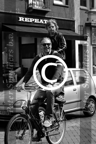 Amsterdam 27 april 2013
Bart v Trojen met zoon op fiets.
Peter Smulders bv