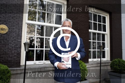 Amsterdam 15 mei 2013
Presentatie boek Bram Moszkowicz in hotel the Dylan. Zijn ex Julliette Polak heeft de foto voor het boek gemaakt.
Peter Smulders bv
