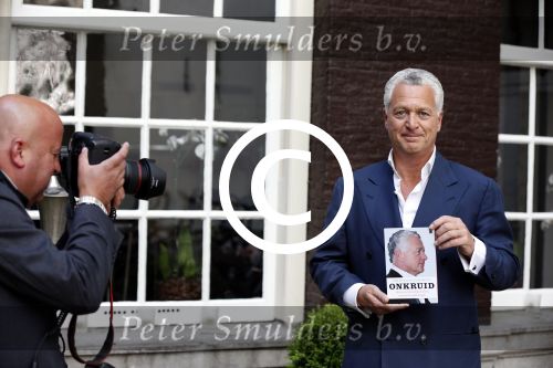 Amsterdam 15 mei 2013
Presentatie boek Bram Moszkowicz in hotel the Dylan. Zijn ex Julliette Polak heeft de foto voor het boek gemaakt.
Peter Smulders bv