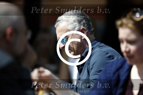 Amsterdam 24 april 2013
Bram Moszkowicz op terras bij le pain et cotidien waar zijn dochter werkt.
Peter Smulders bv