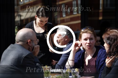 Amsterdam 24 april 2013
Bram Moszkowicz op terras bij le pain et cotidien waar zijn dochter werkt.
Peter Smulders bv