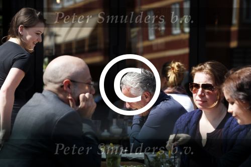 Amsterdam 24 april 2013
Bram Moszkowicz op terras bij le pain et cotidien waar zijn dochter werkt.
Peter Smulders bv