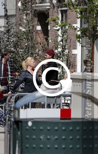 Amsterdam 27 april 2013
Bridget Maasland met vreinden op terras.
Peter Smulders bv