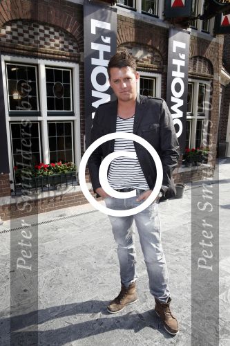 Volendam 22 april 2013
Linda de Mol reikt de eerse l Homo uit aan Johannes Rypma die op de cover staat. De presentatie was in hotel Spaander. Cees Tol
Peter Smulders bv