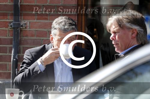 Amsterdam 24 april 2013
Charles Groenhuijsen op terras op de cornelis schuytstraat.
Peter Smulders bv