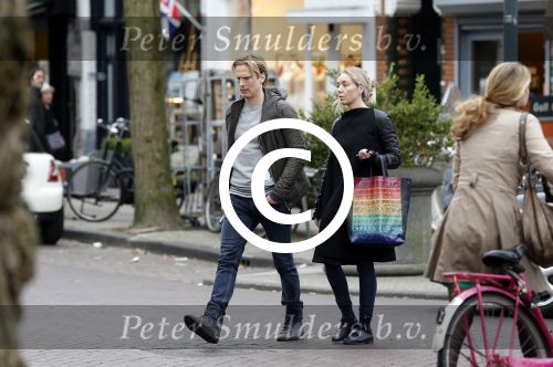 Amsterdam 19 april 2013
Ajax speler Christian Poulsen met zijn vrouw op de cornelis schuytstraat.
Peter Smulders bv