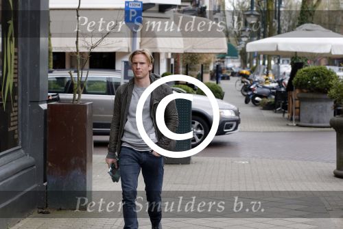 Amsterdam 19 april 2013
Ajax speler Christian Poulsen met zijn vrouw op de cornelis schuytstraat.
Peter Smulders bv