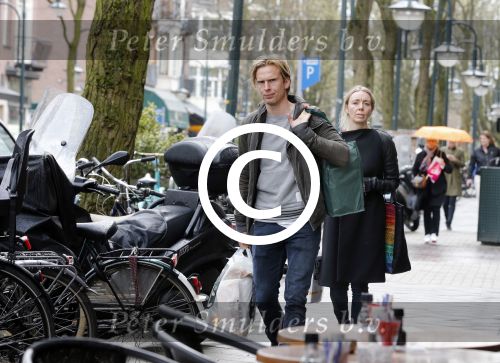 Amsterdam 19 april 2013
Ajax speler Christian Poulsen met zijn vrouw op de cornelis schuytstraat.
Peter Smulders bv