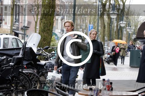 Amsterdam 19 april 2013
Ajax speler Christian Poulsen met zijn vrouw op de cornelis schuytstraat.
Peter Smulders bv