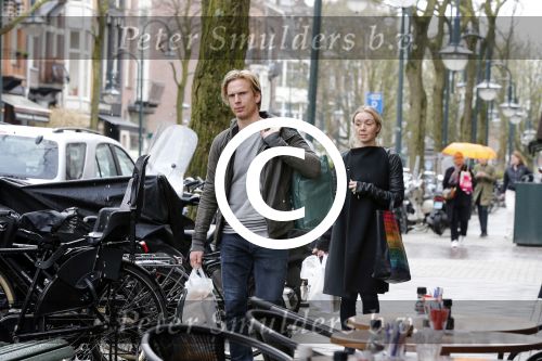Amsterdam 19 april 2013
Ajax speler Christian Poulsen met zijn vrouw op de cornelis schuytstraat.
Peter Smulders bv