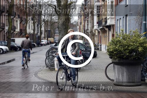Amsterdam 19 april 2013
Ajax speler Christian Poulsen met zijn vrouw op de cornelis schuytstraat.
Peter Smulders bv