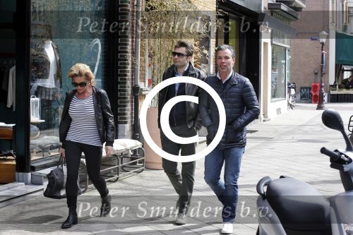Amsterdam 27 april 2013
Connie Breukhoven met haar oude PA Edwin en vriend aan het winkelen.
Peter Smulders bv