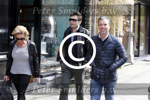 Amsterdam 27 april 2013
Connie Breukhoven met haar oude PA Edwin en vriend aan het winkelen.
Peter Smulders bv