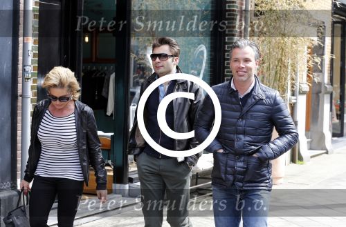 Amsterdam 27 april 2013
Connie Breukhoven met haar oude PA Edwin en vriend aan het winkelen.
Peter Smulders bv
