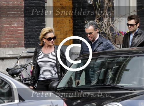 Amsterdam 27 april 2013
Connie Breukhoven met haar oude PA Edwin en vriend aan het winkelen.
Peter Smulders bv