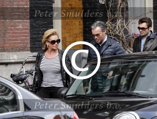 Amsterdam 27 april 2013
Connie Breukhoven met haar oude PA Edwin en vriend aan het winkelen.
Peter Smulders bv