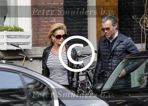 Amsterdam 27 april 2013
Connie Breukhoven met haar oude PA Edwin en vriend aan het winkelen.
Peter Smulders bv