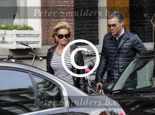 Amsterdam 27 april 2013
Connie Breukhoven met haar oude PA Edwin en vriend aan het winkelen.
Peter Smulders bv