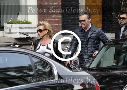 Amsterdam 27 april 2013
Connie Breukhoven met haar oude PA Edwin en vriend aan het winkelen.
Peter Smulders bv