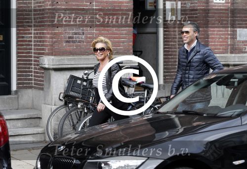 Amsterdam 27 april 2013
Connie Breukhoven met haar oude PA Edwin en vriend aan het winkelen.
Peter Smulders bv